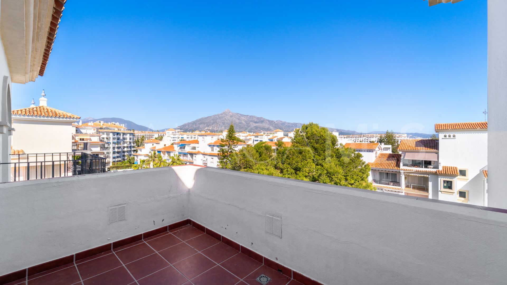 Tvåvånings takvåning for sale in Andalucia del Mar
