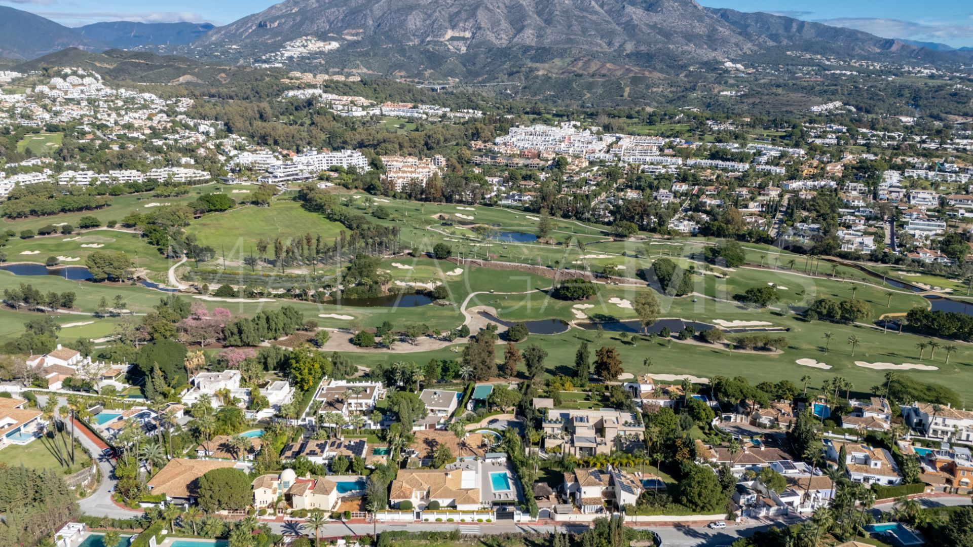 Nueva Andalucia 6 bedrooms villa for sale