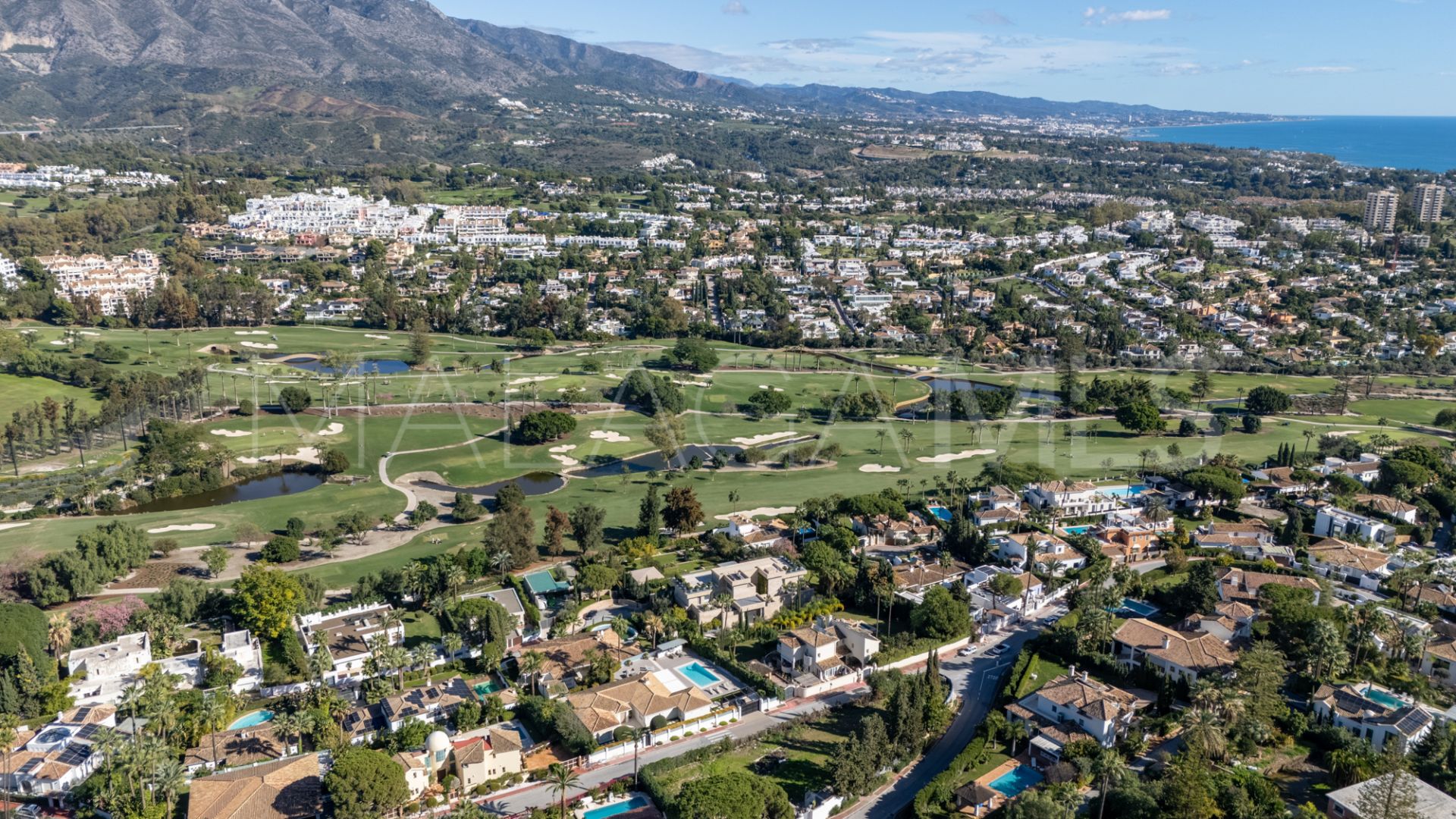 Nueva Andalucia 6 bedrooms villa for sale