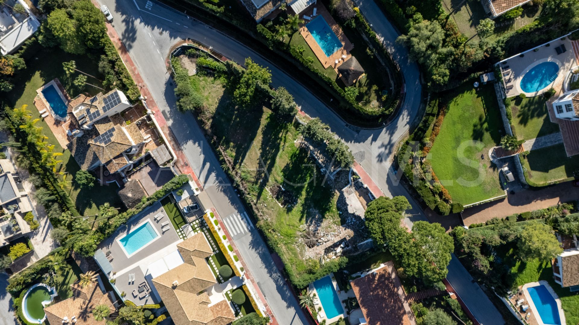 Nueva Andalucia 6 bedrooms villa for sale