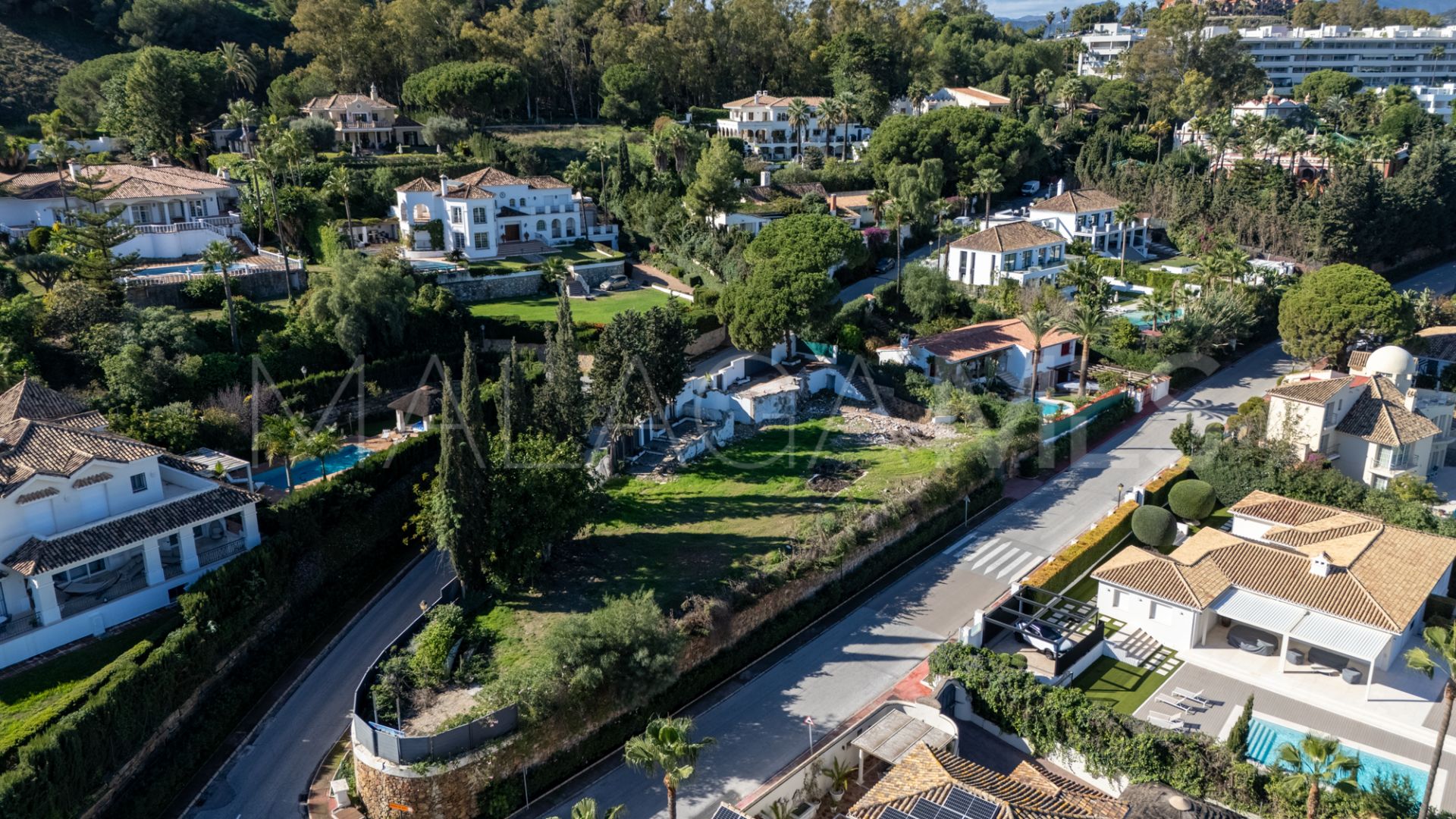 Nueva Andalucia 6 bedrooms villa for sale