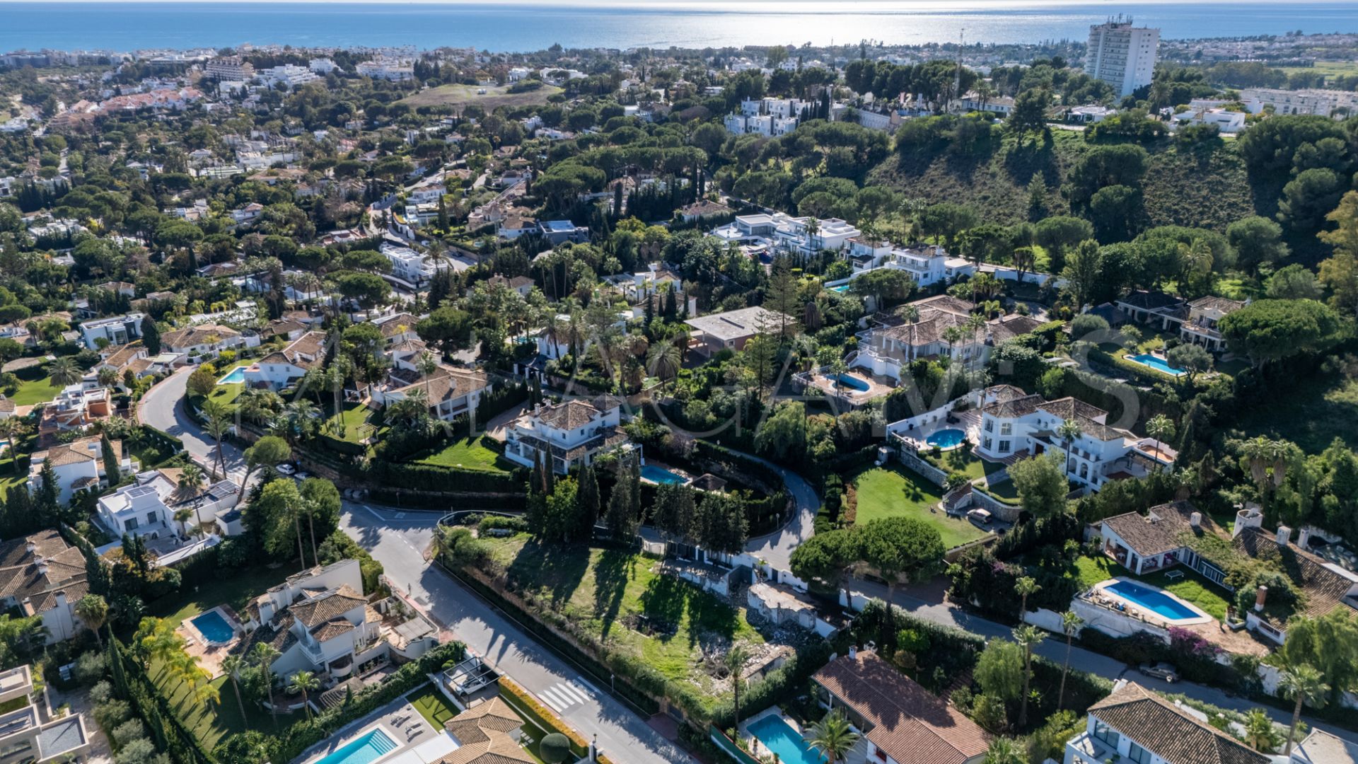 Nueva Andalucia 6 bedrooms villa for sale