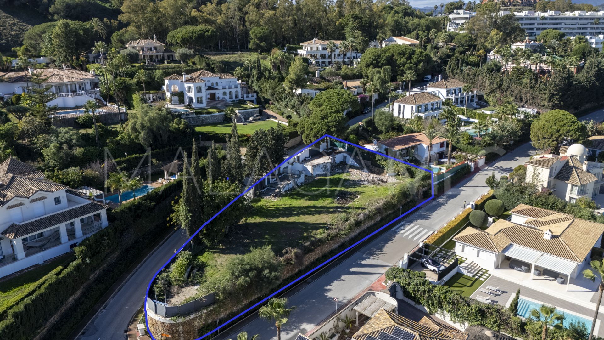 Nueva Andalucia 6 bedrooms villa for sale