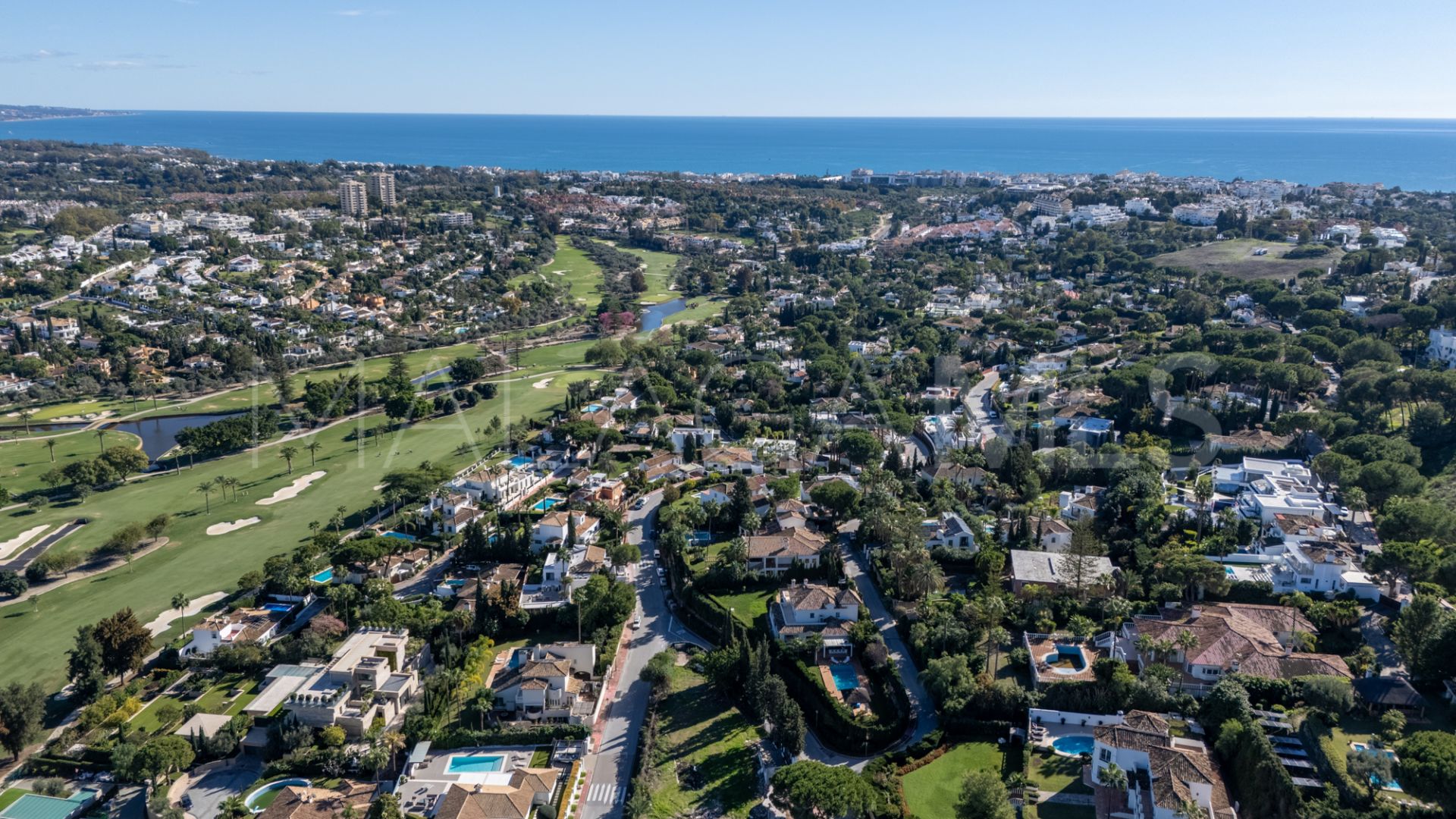 Nueva Andalucia 6 bedrooms villa for sale