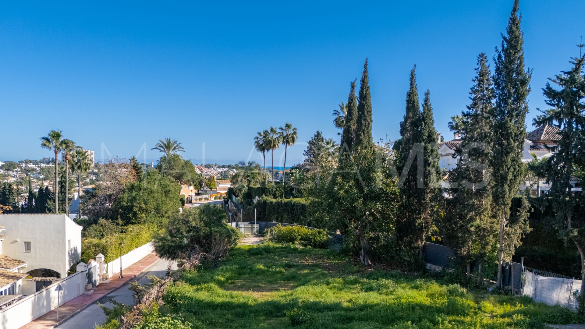 Nueva Andalucia 6 bedrooms villa for sale