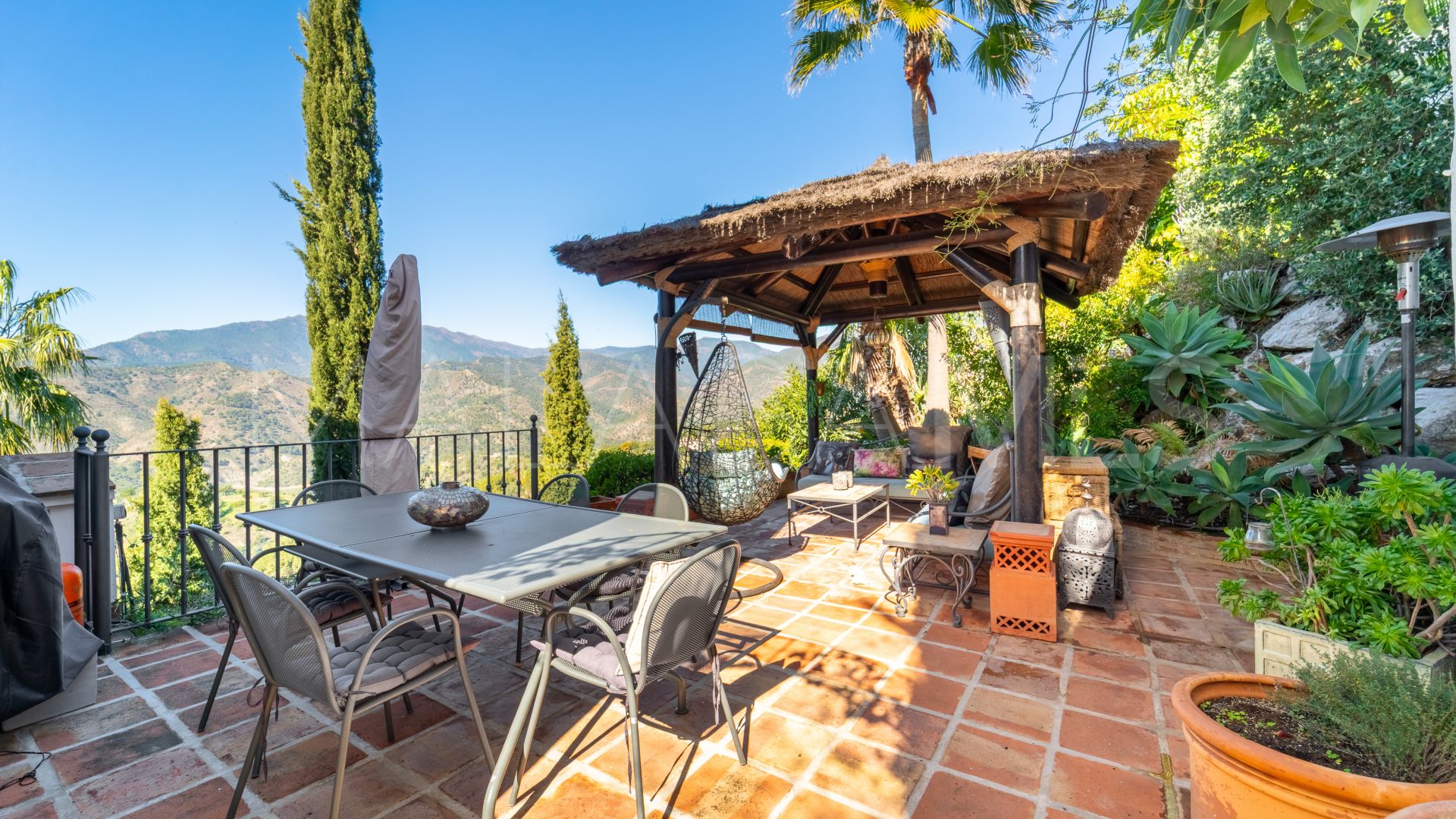 Villa for sale in Istan