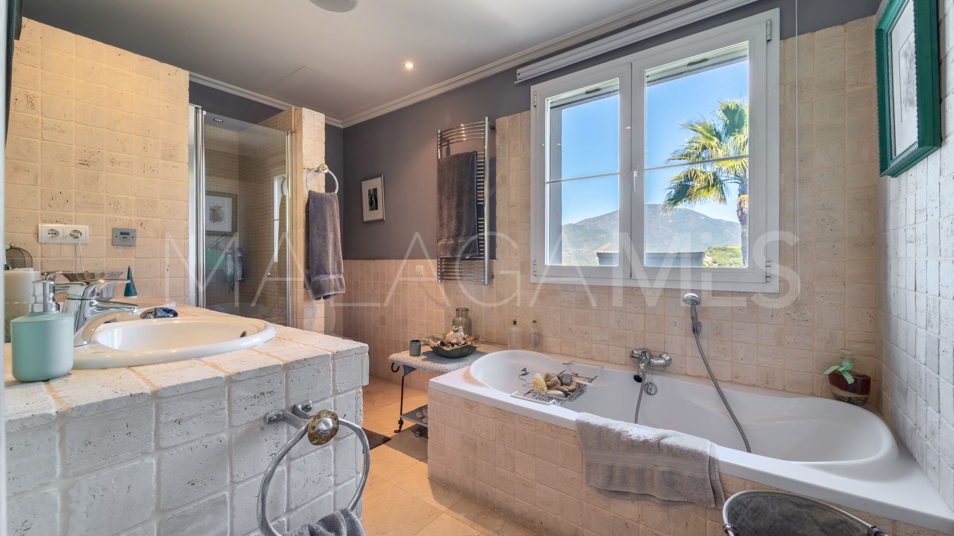 Villa for sale in Istan