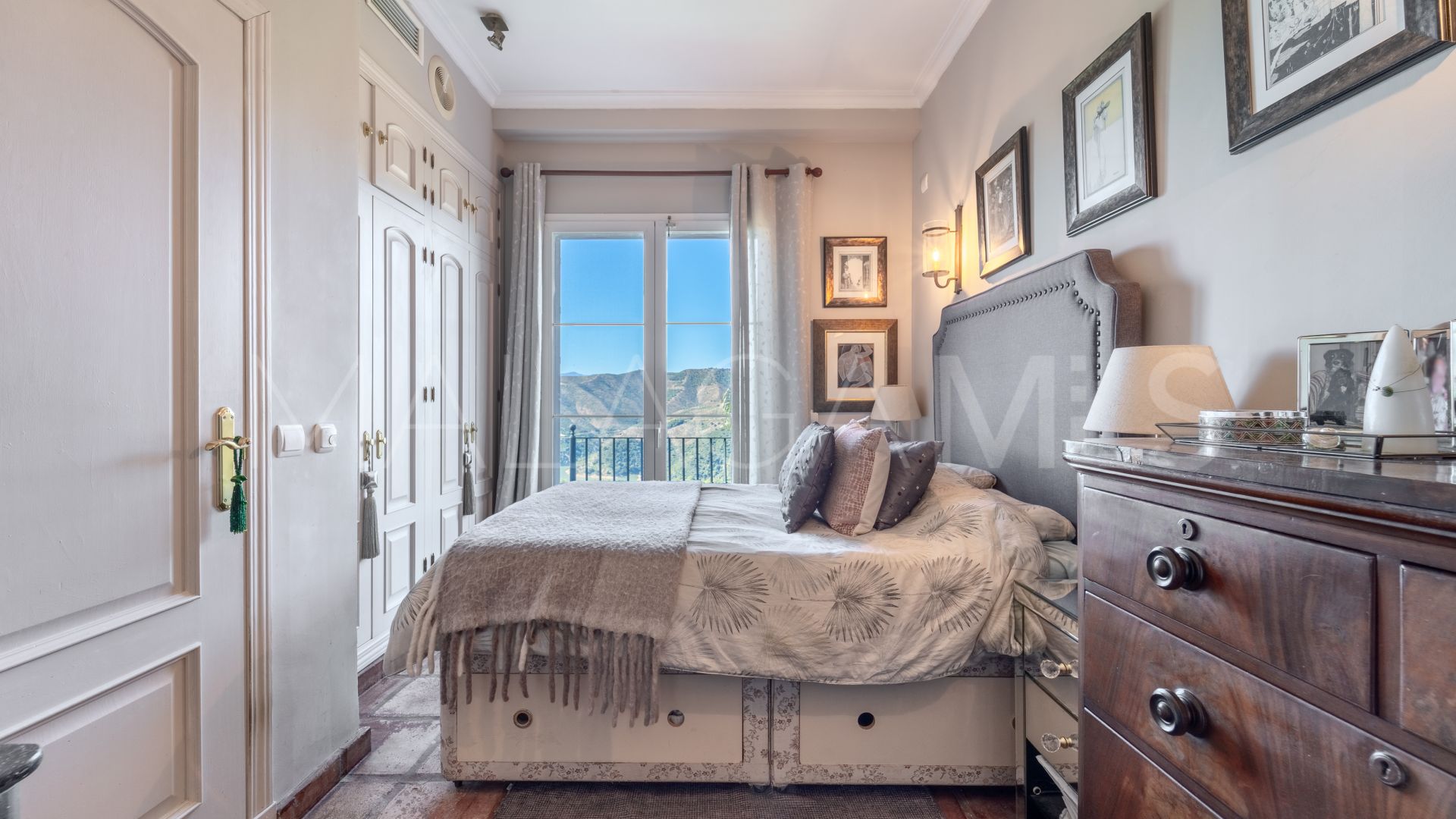 Villa for sale in Istan