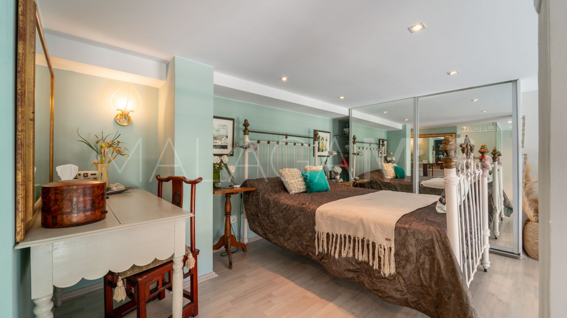 Villa for sale in Istan