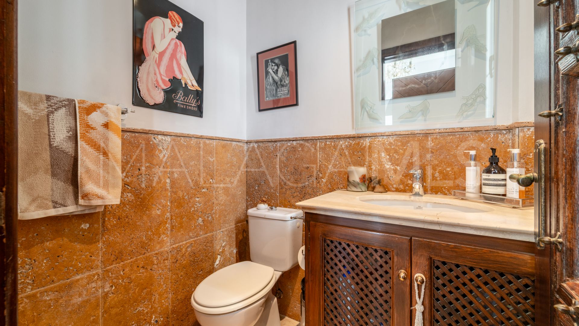 Villa for sale in Istan