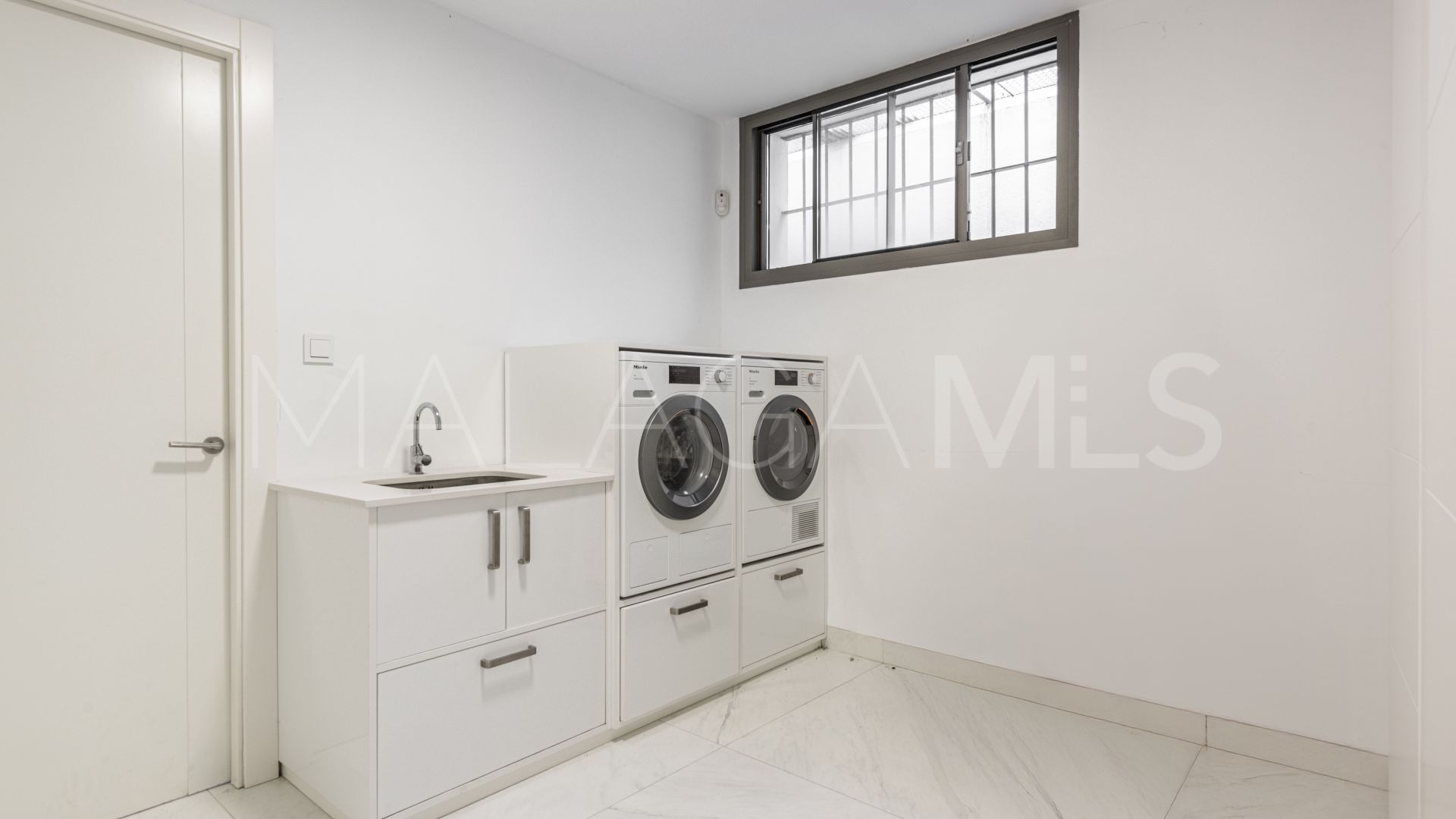 Villa for sale in El Capricho