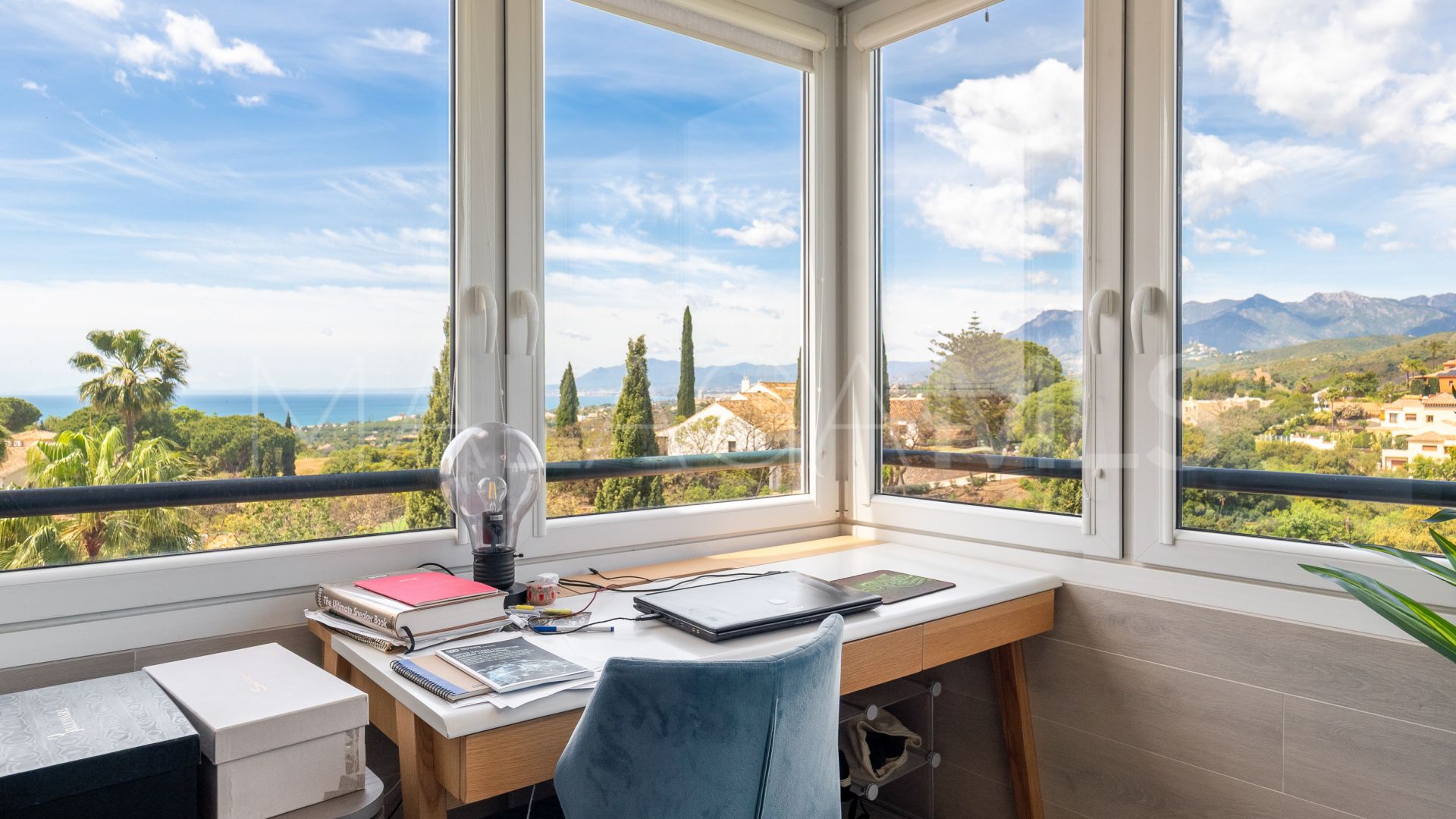 Appartement terrasse for sale in Elviria Hills