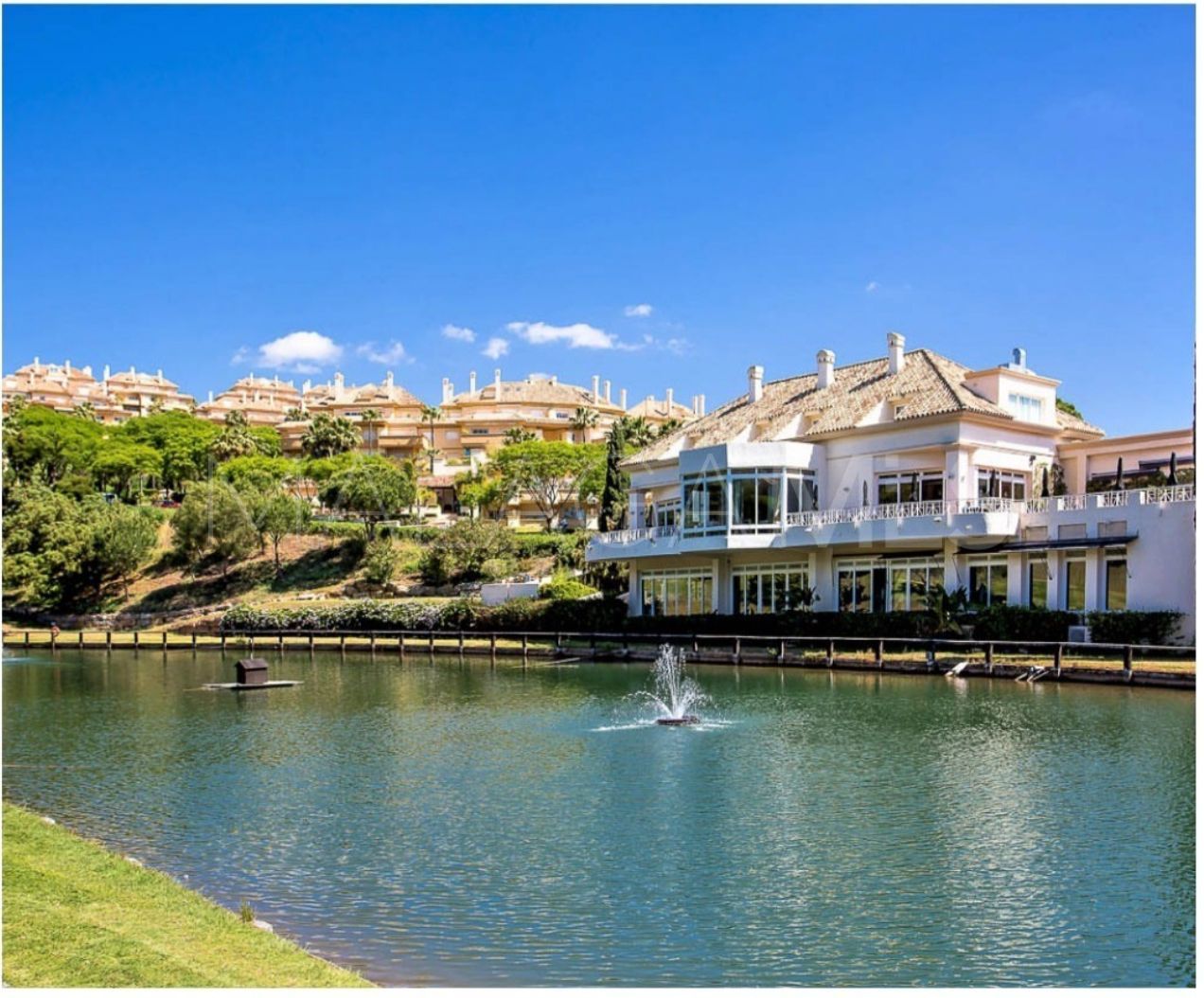 Appartement terrasse for sale in Elviria Hills