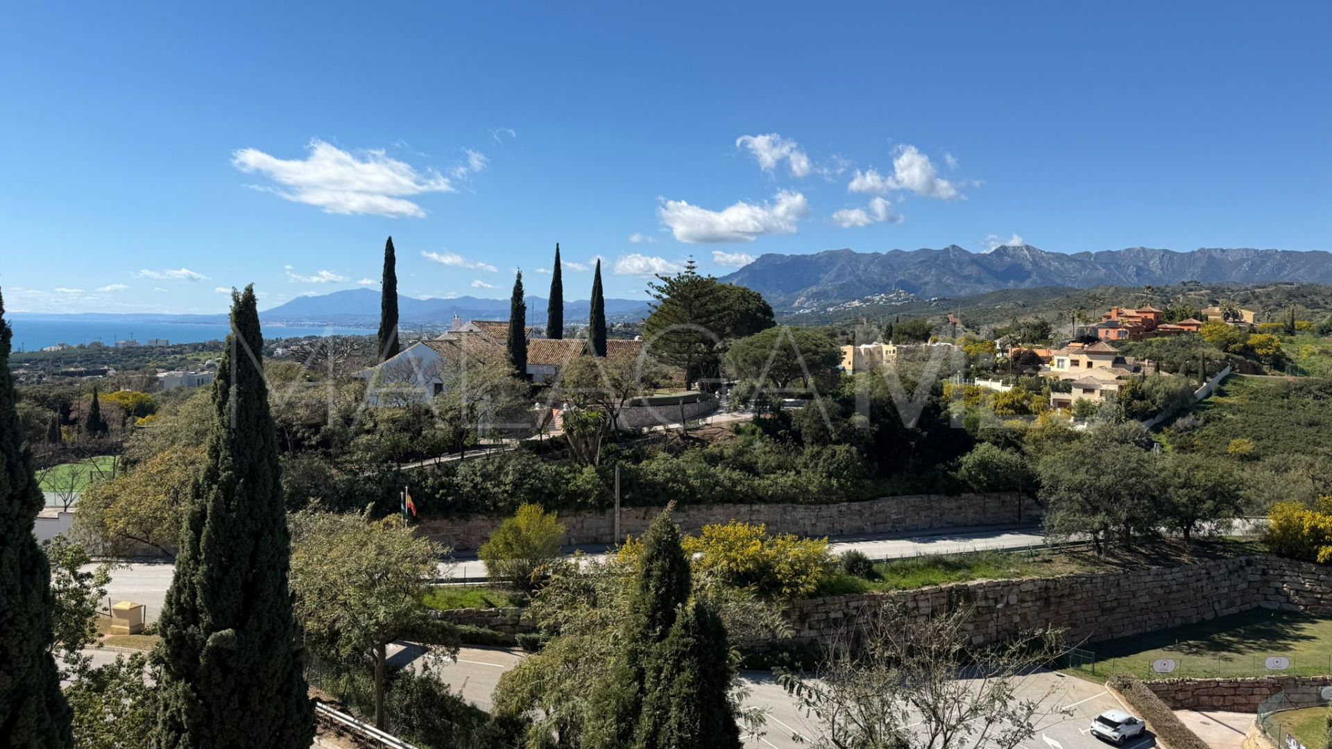 Appartement terrasse for sale in Elviria Hills