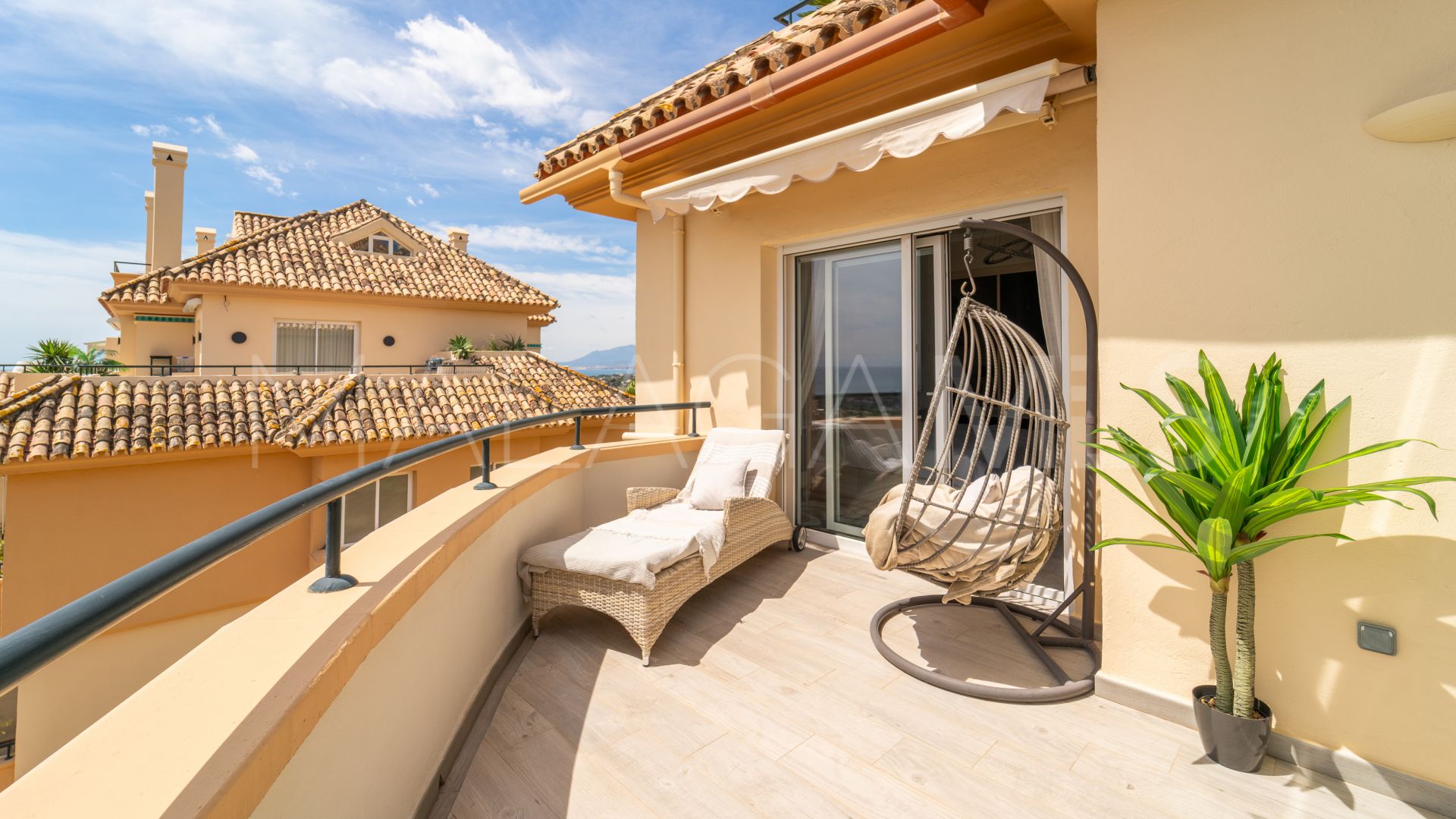 Appartement terrasse for sale in Elviria Hills