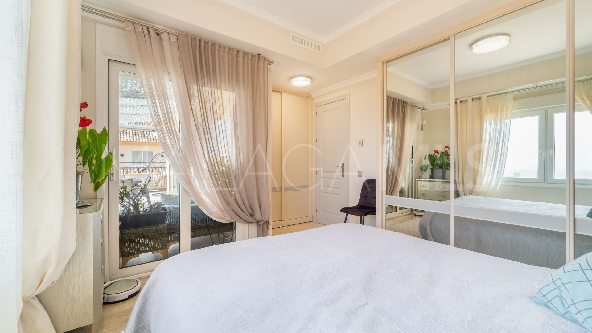 Appartement terrasse for sale in Elviria Hills