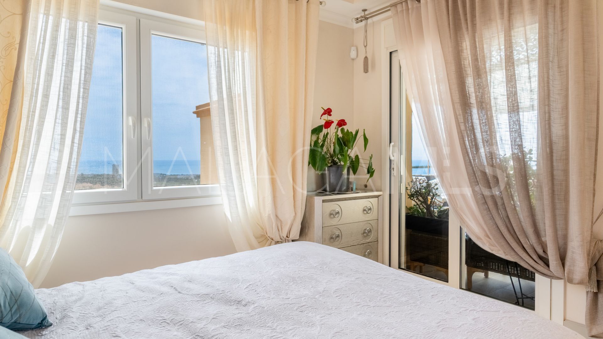 Appartement terrasse for sale in Elviria Hills