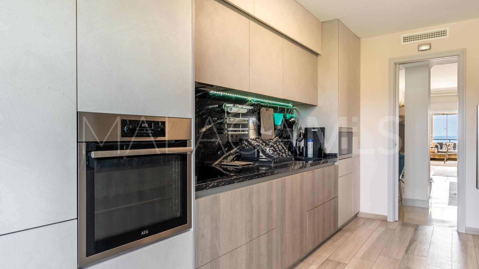 Appartement terrasse for sale in Elviria Hills