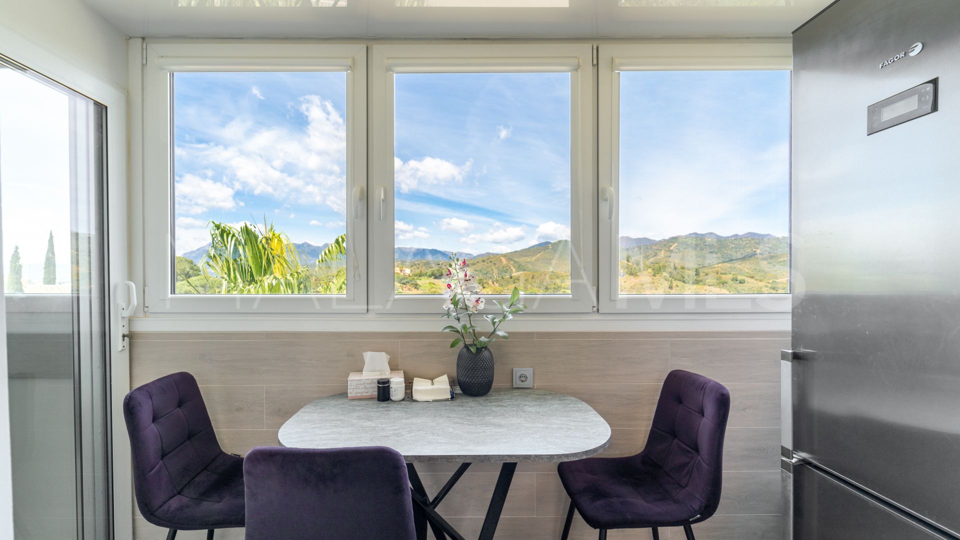 Appartement terrasse for sale in Elviria Hills