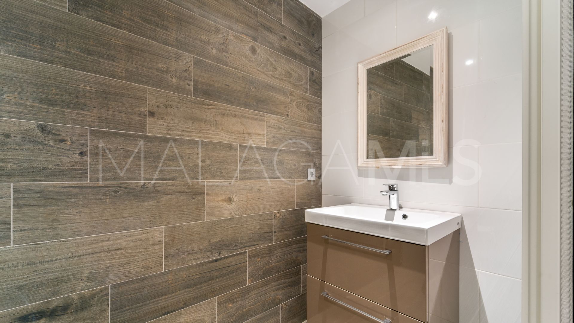 For sale villa in Nueva Andalucia