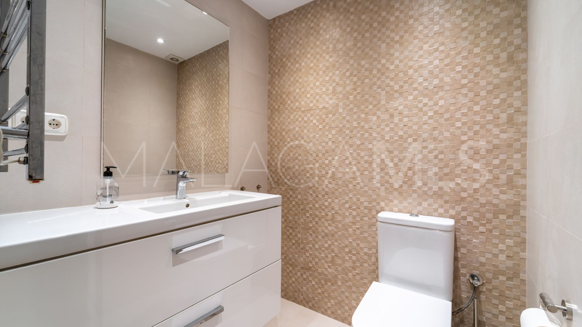 For sale villa in Nueva Andalucia