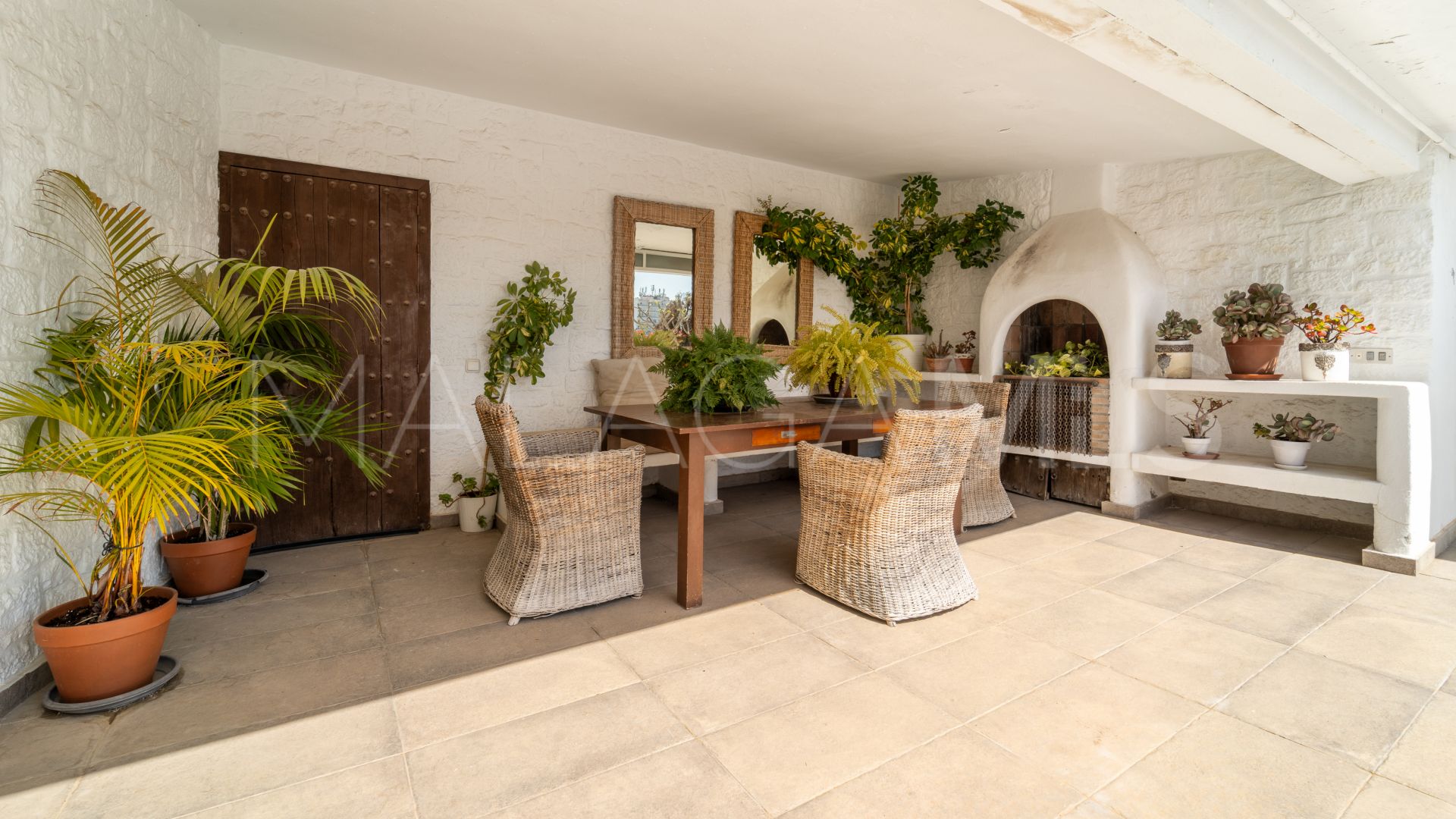 For sale villa in Nueva Andalucia