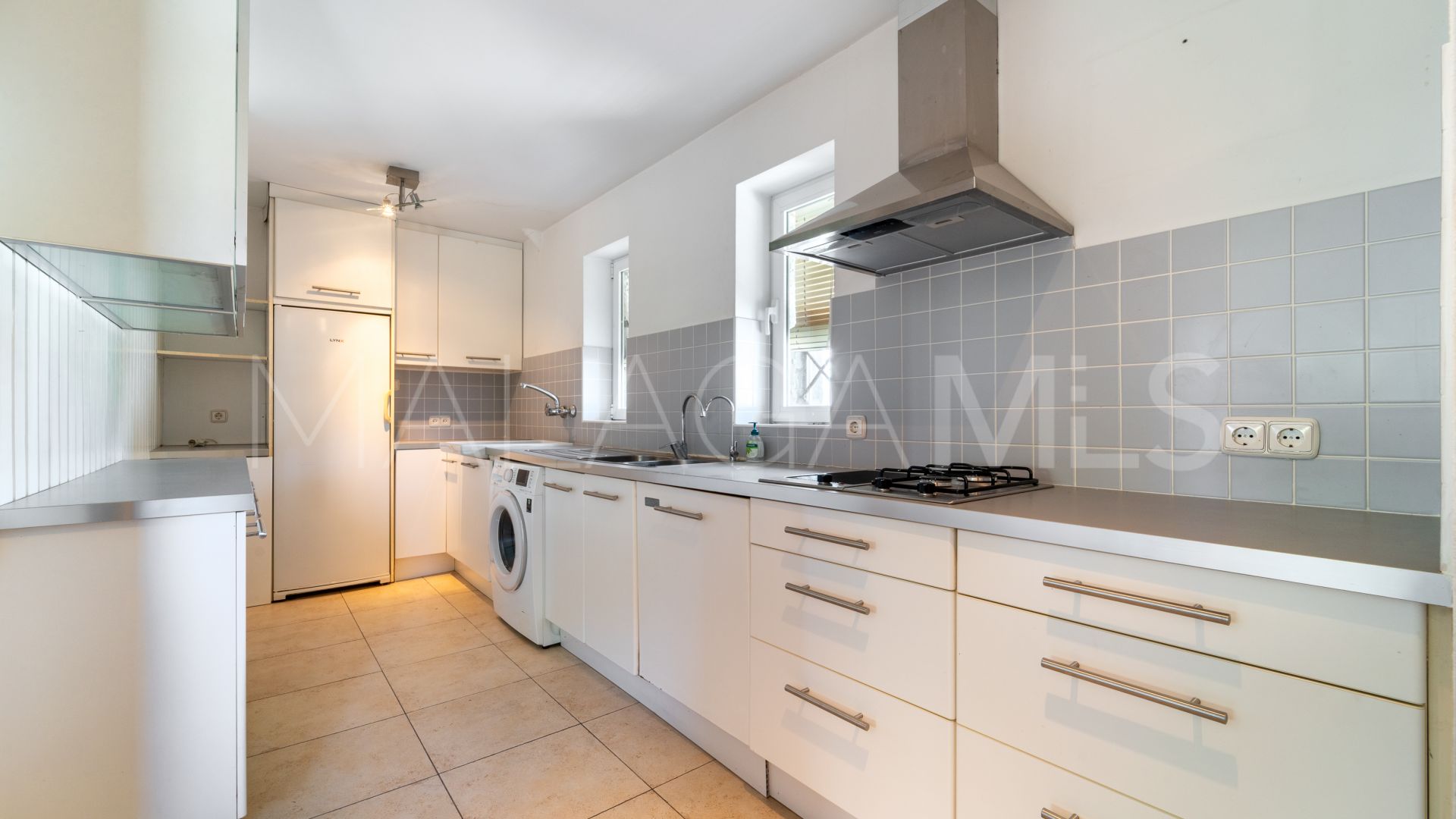 For sale villa in Nueva Andalucia