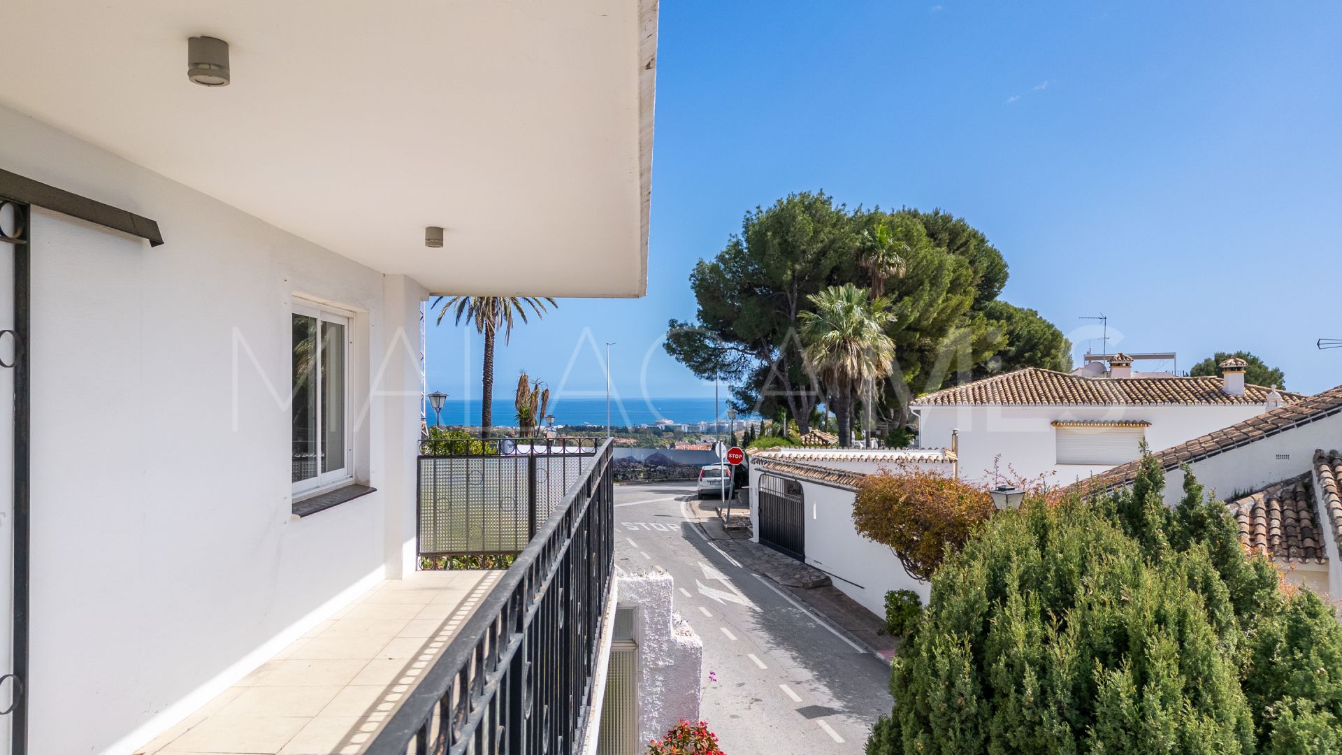 For sale villa in Nueva Andalucia