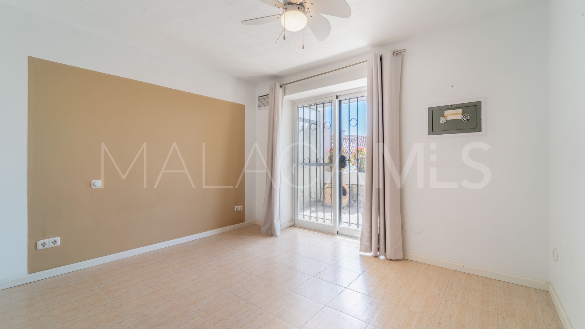 For sale villa in Nueva Andalucia