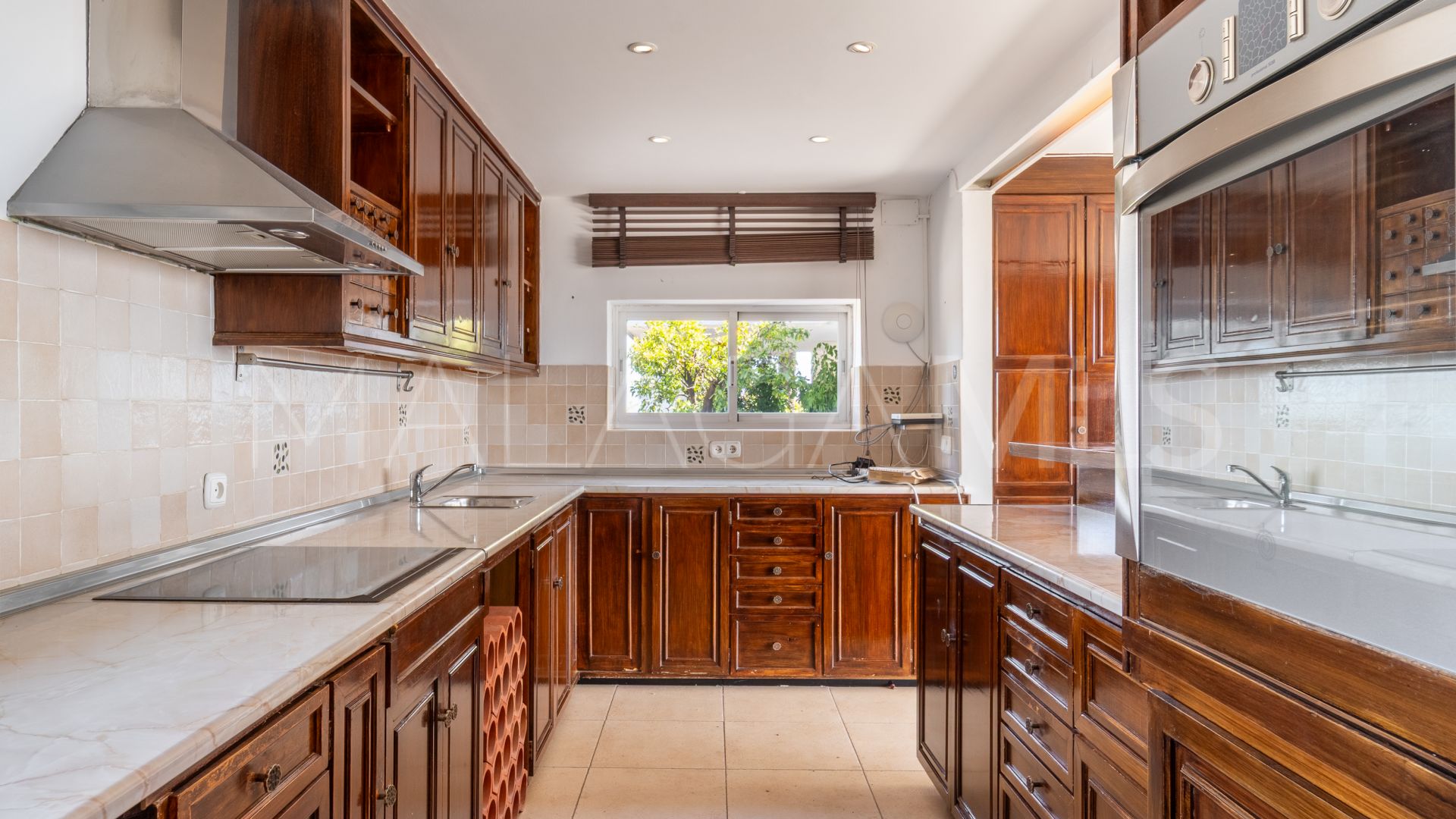 For sale villa in Nueva Andalucia