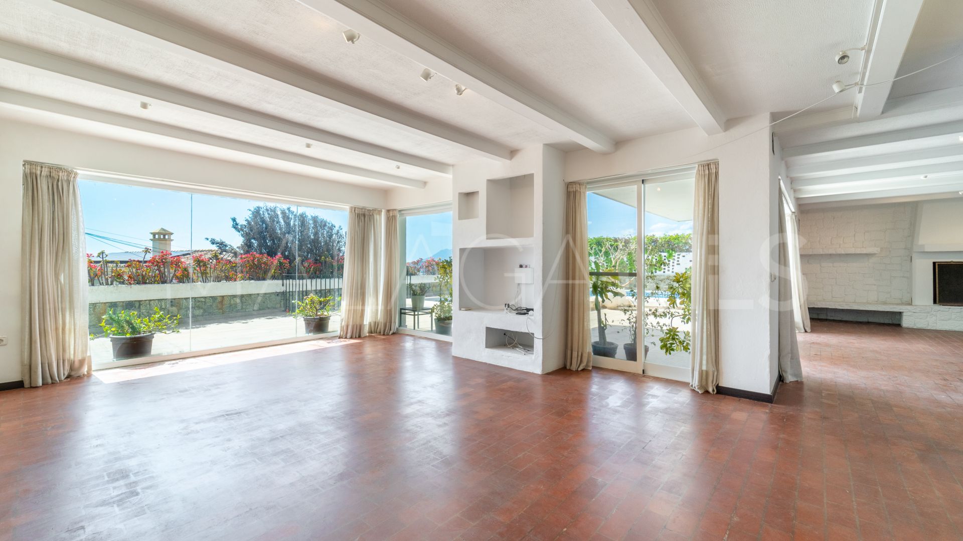 For sale villa in Nueva Andalucia