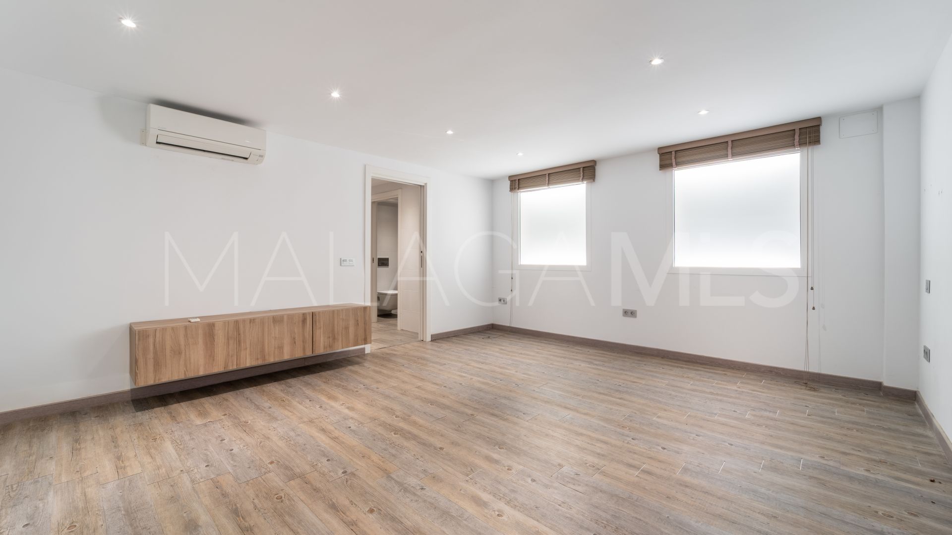 For sale villa in Nueva Andalucia