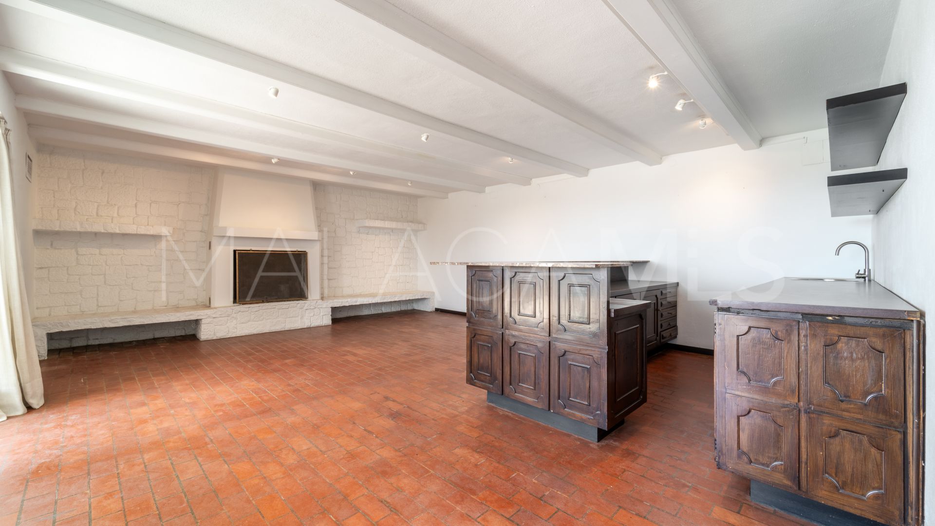 For sale villa in Nueva Andalucia