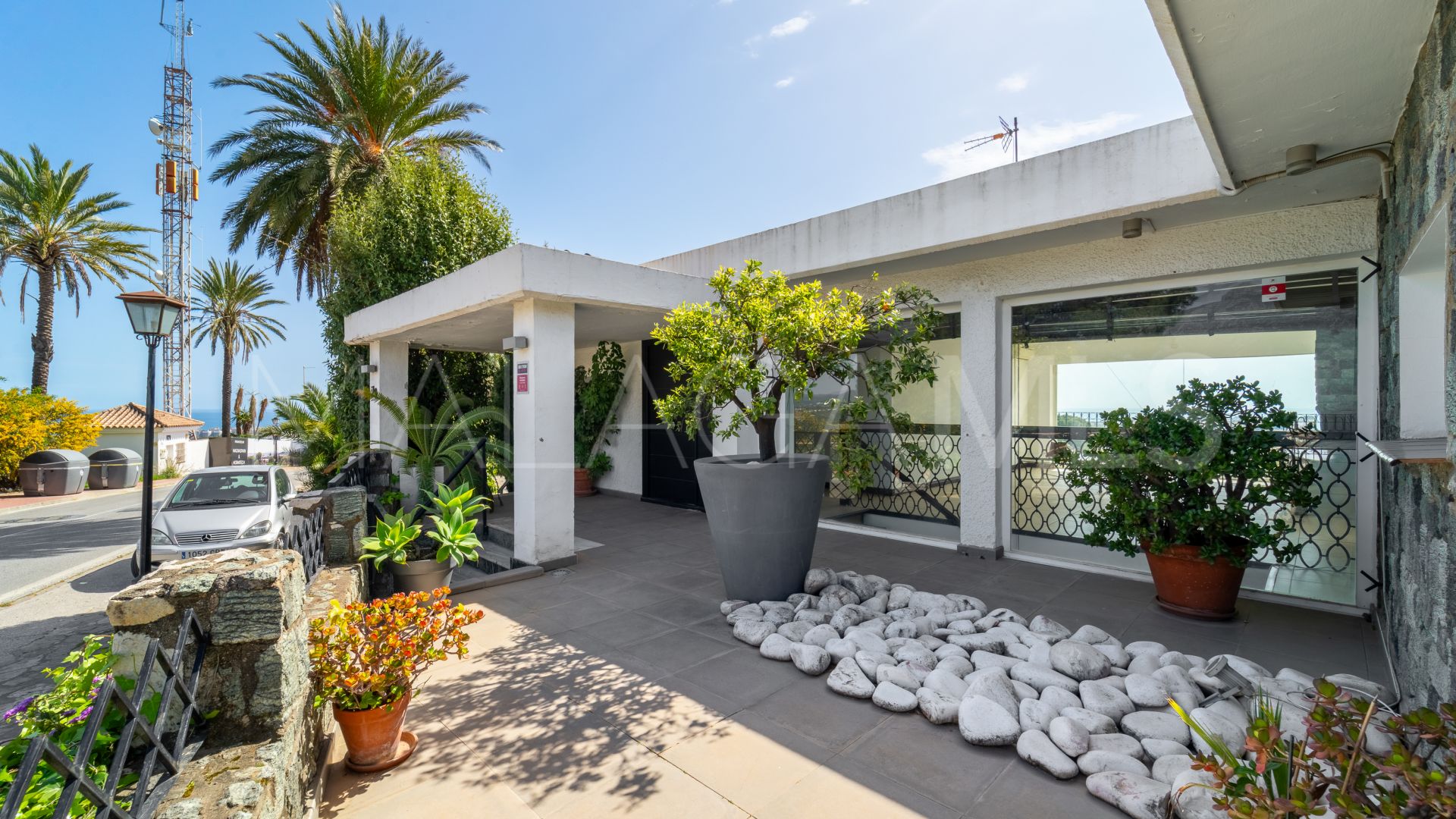 For sale villa in Nueva Andalucia