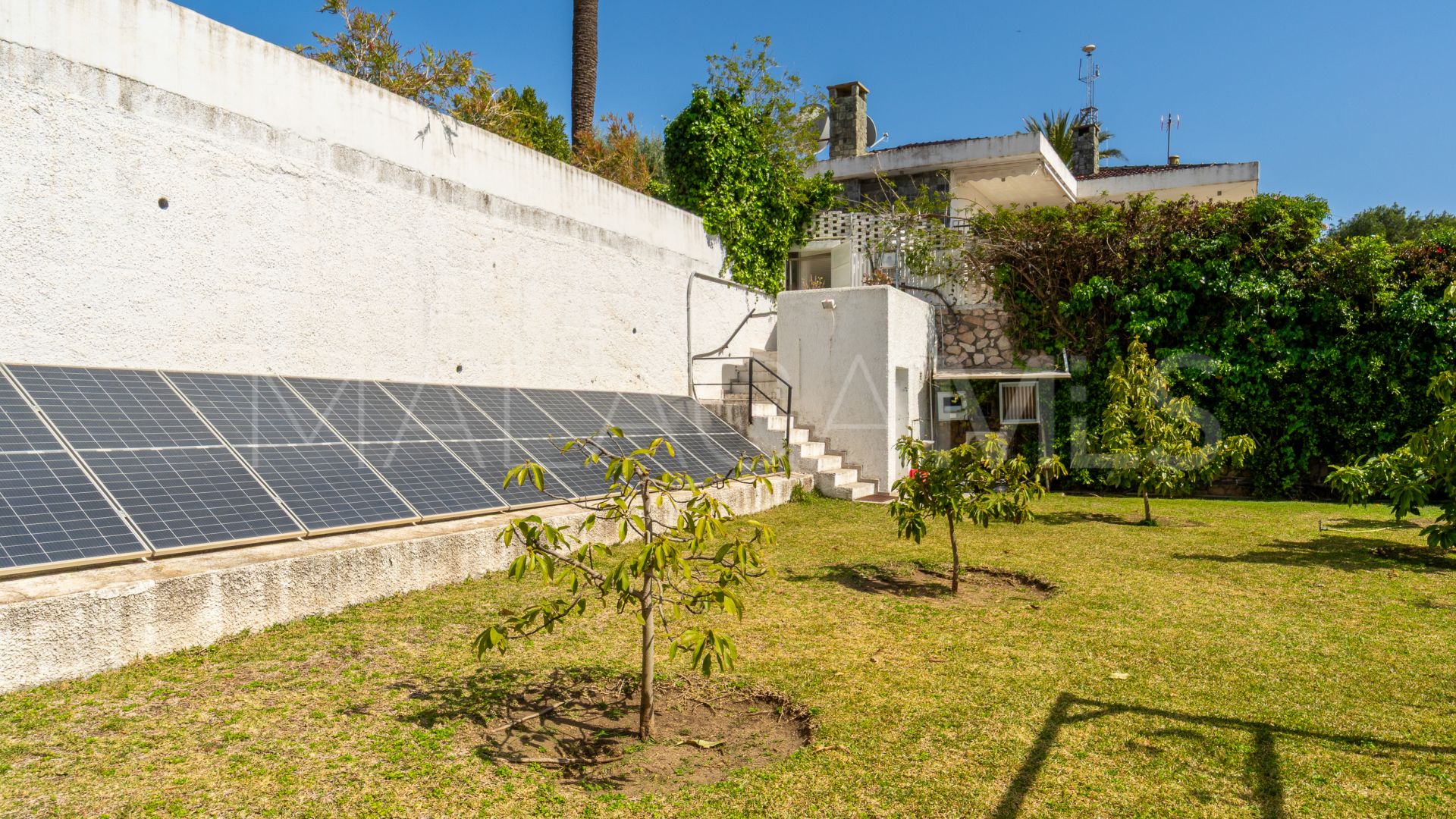 For sale villa in Nueva Andalucia