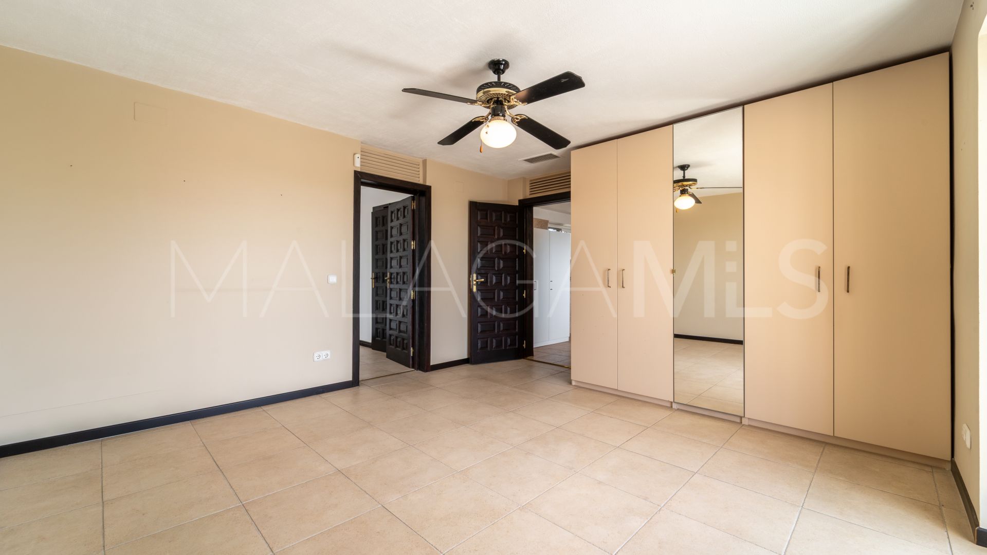 For sale villa in Nueva Andalucia