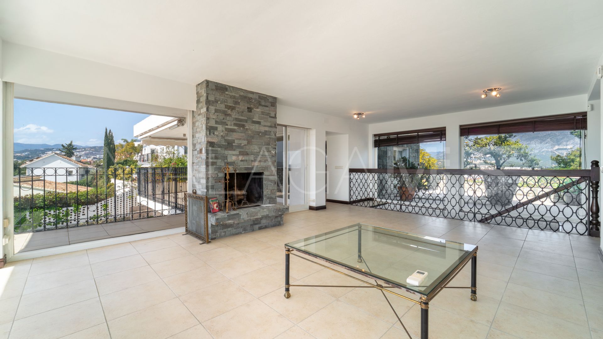 For sale villa in Nueva Andalucia