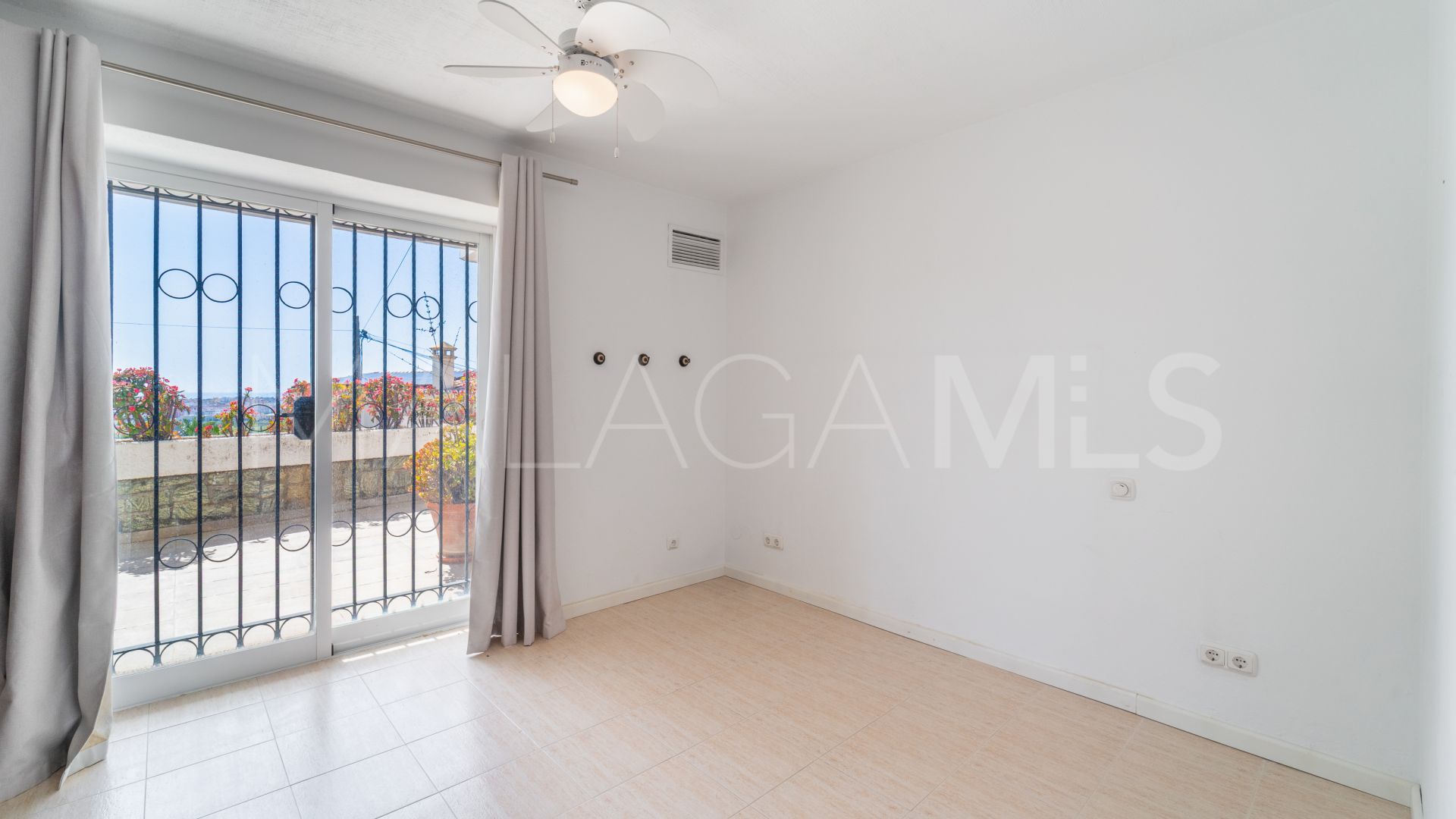 For sale villa in Nueva Andalucia