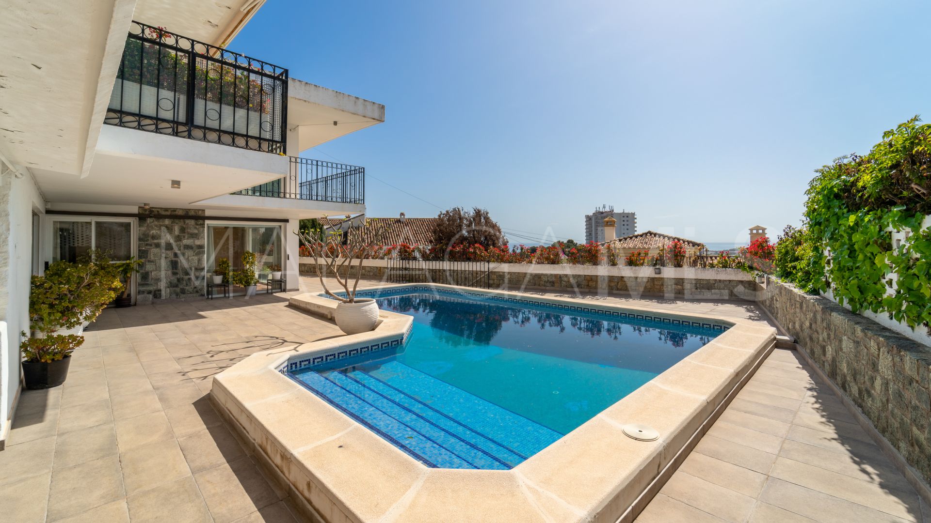 For sale villa in Nueva Andalucia