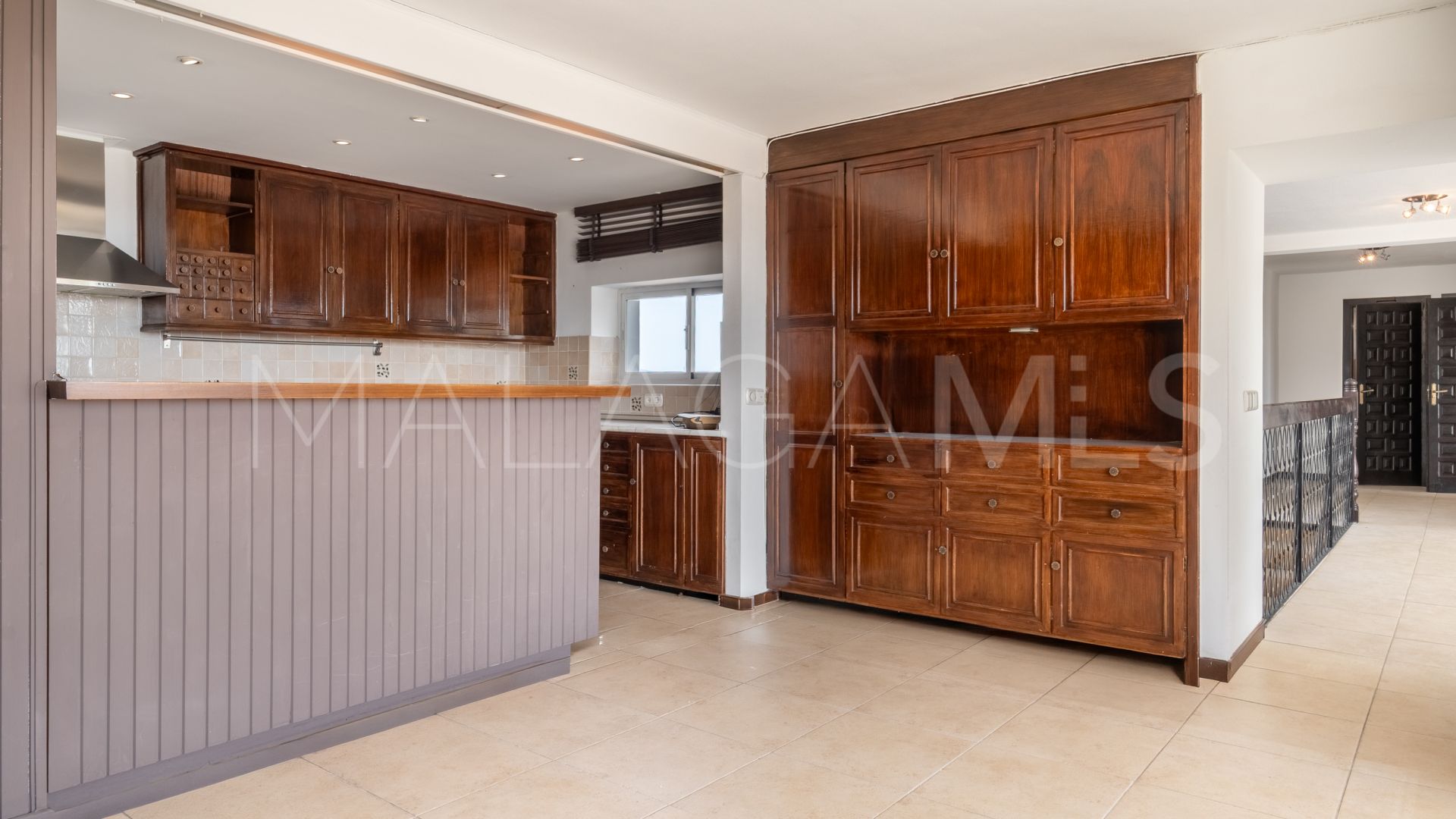 For sale villa in Nueva Andalucia