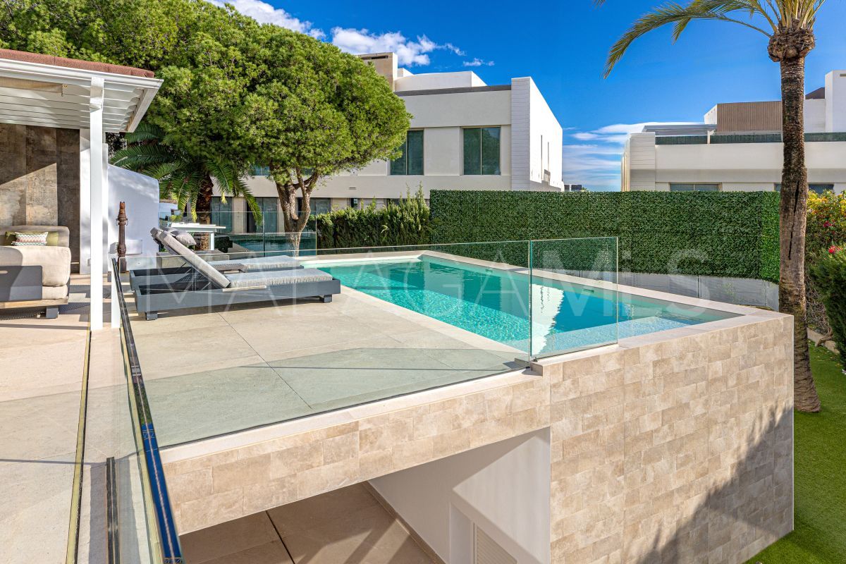 Villa for sale in Las Chapas