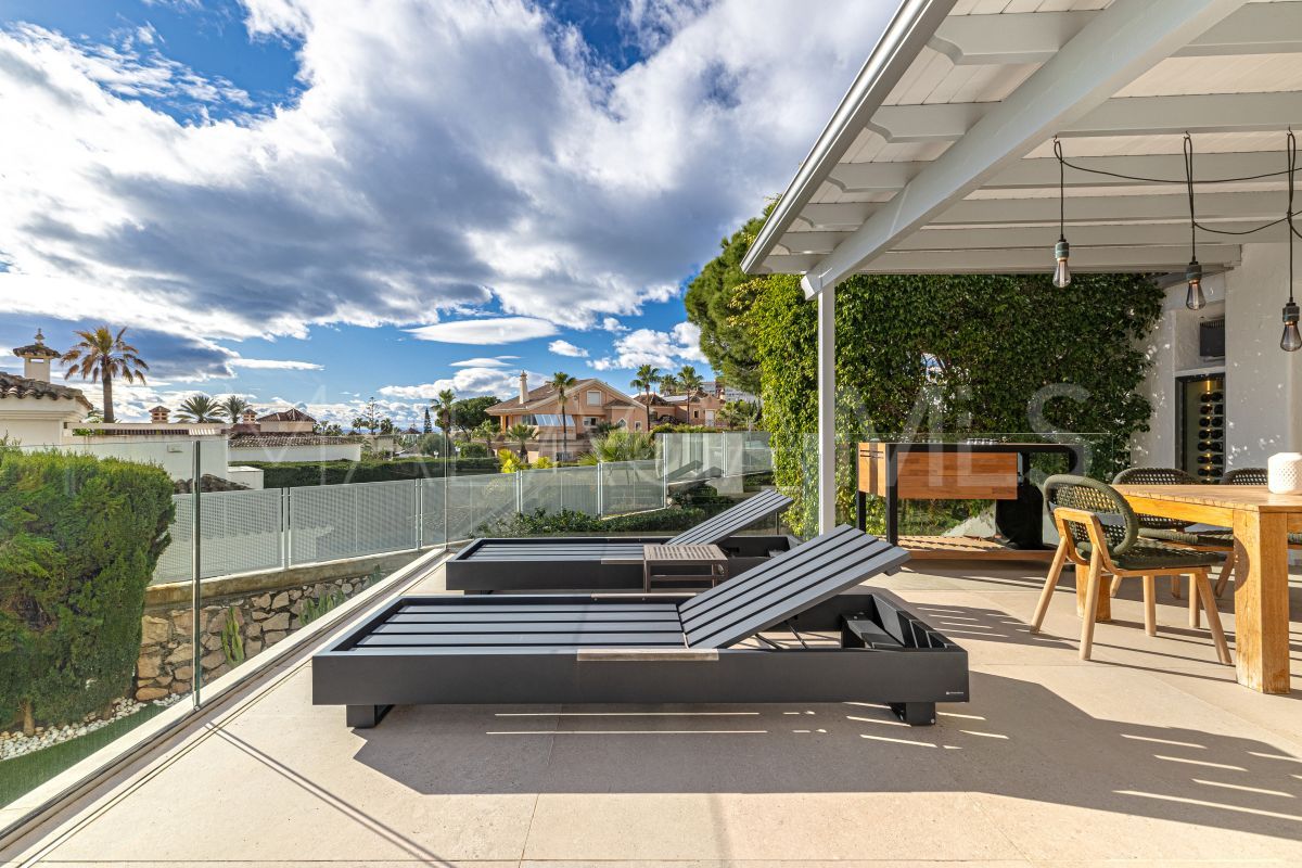 Villa for sale in Las Chapas