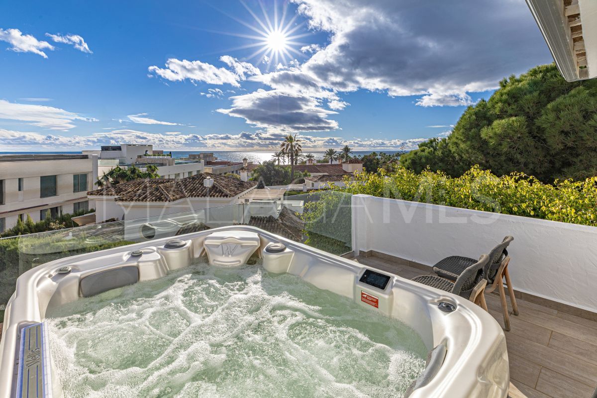 Villa for sale in Las Chapas