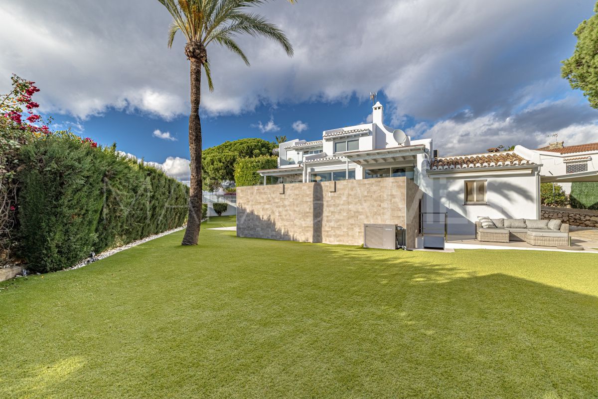 Villa for sale in Las Chapas