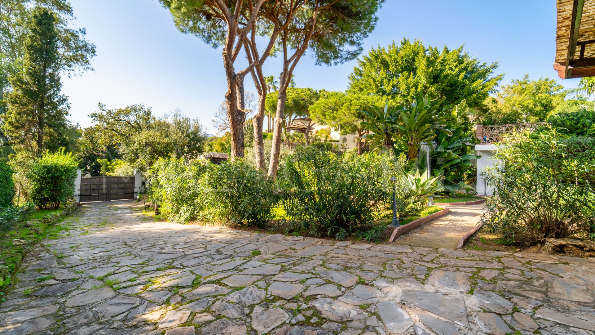 Villa for sale in Cerrado de Elviria