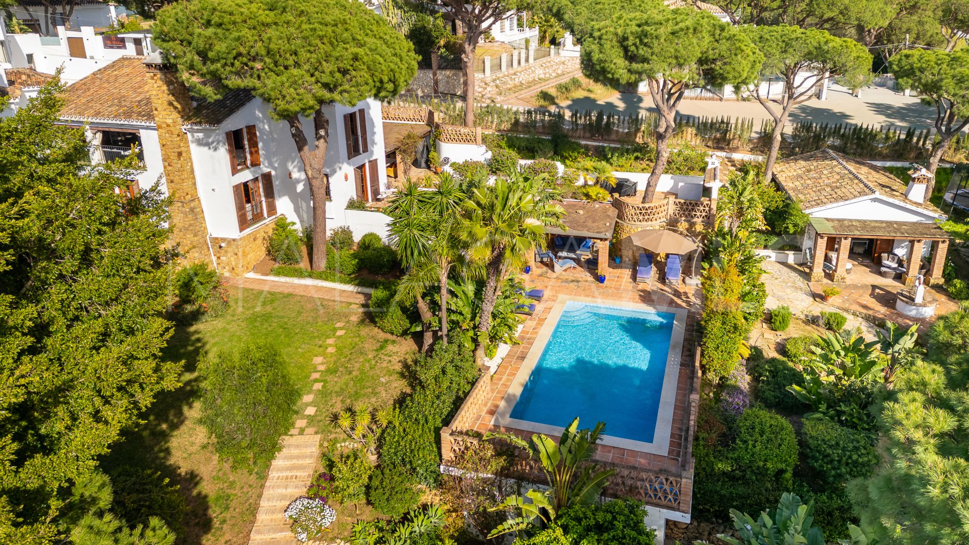 Villa for sale in Cerrado de Elviria
