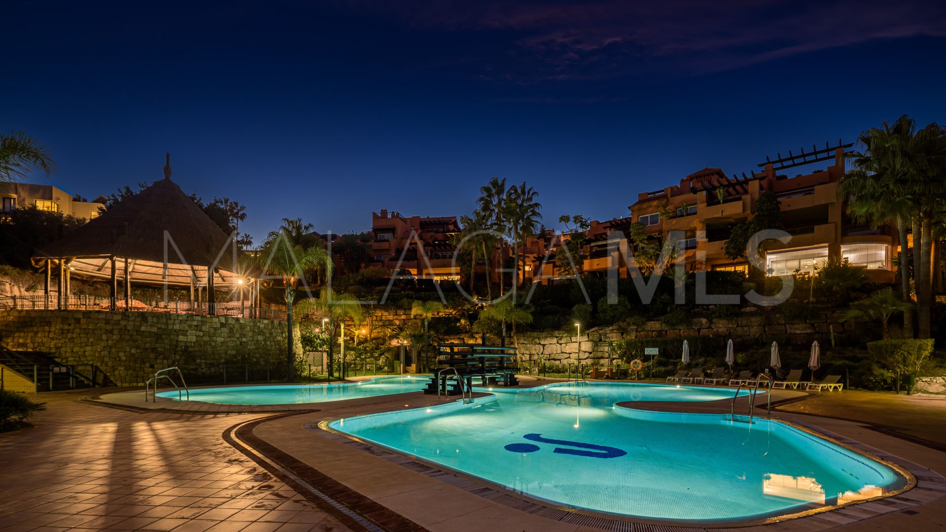 Apartamento planta baja for sale de 4 bedrooms in Alminar de Marbella