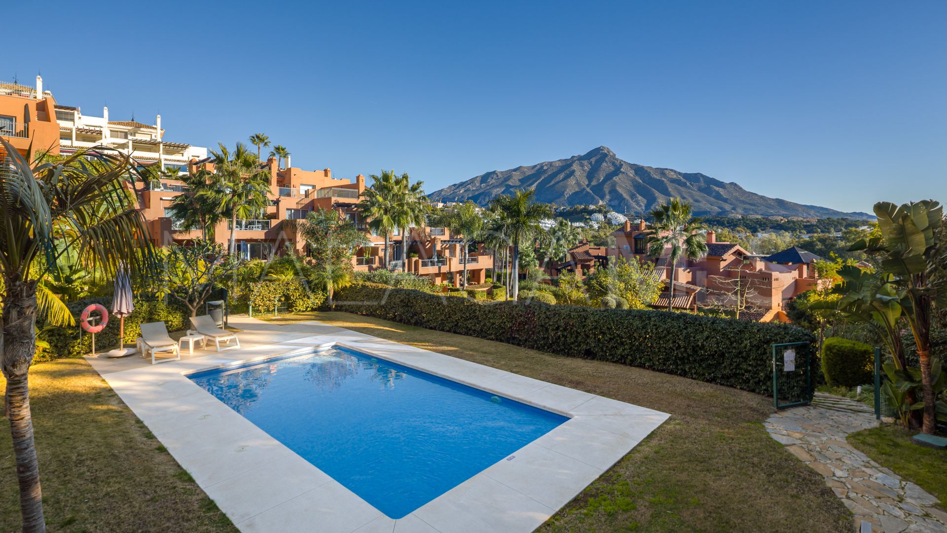 Apartamento planta baja for sale de 4 bedrooms in Alminar de Marbella