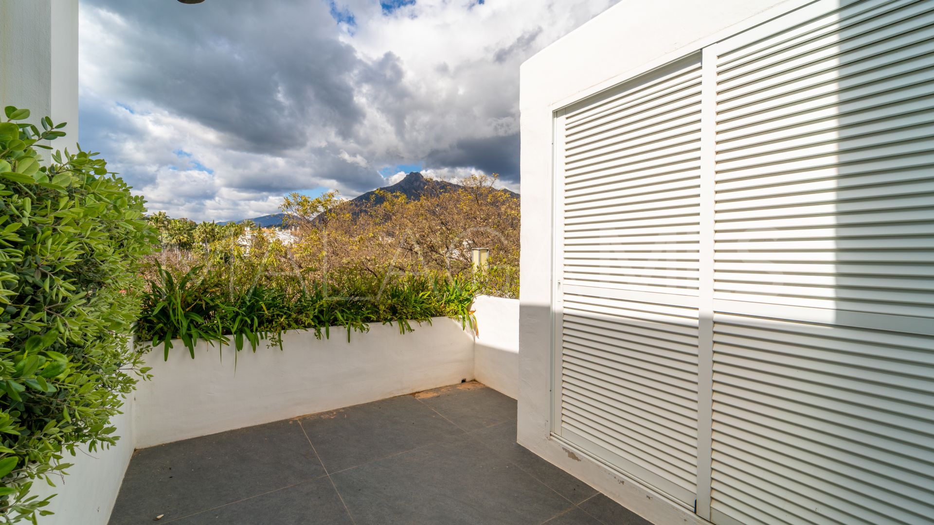 Zweistöckiges penthouse for sale in Marina Puente Romano