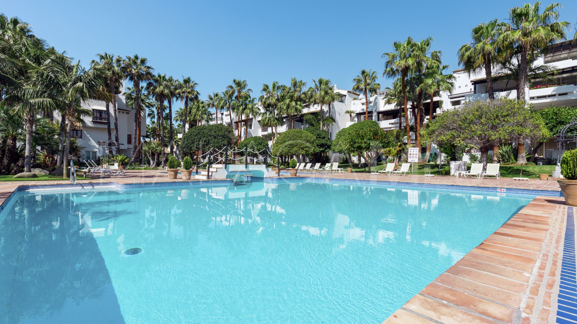 Zweistöckiges penthouse for sale in Marina Puente Romano